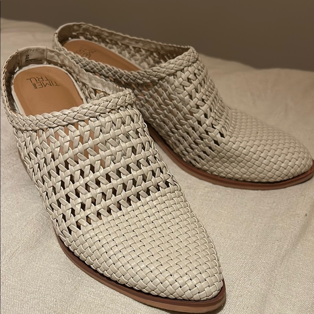 Time and Tru White Mules with Woven Design and Pointed Toe